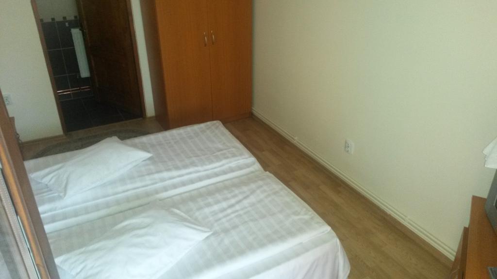 Pensiunea Adi Sapinta Quarto foto