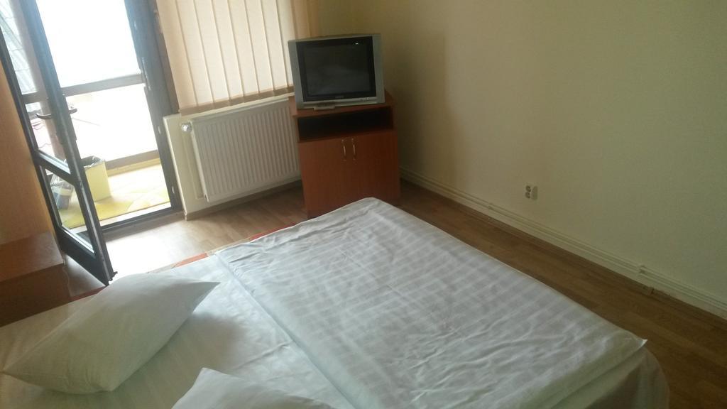 Pensiunea Adi Sapinta Quarto foto