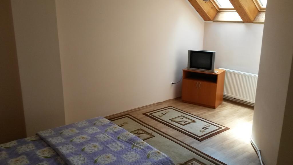 Pensiunea Adi Sapinta Quarto foto